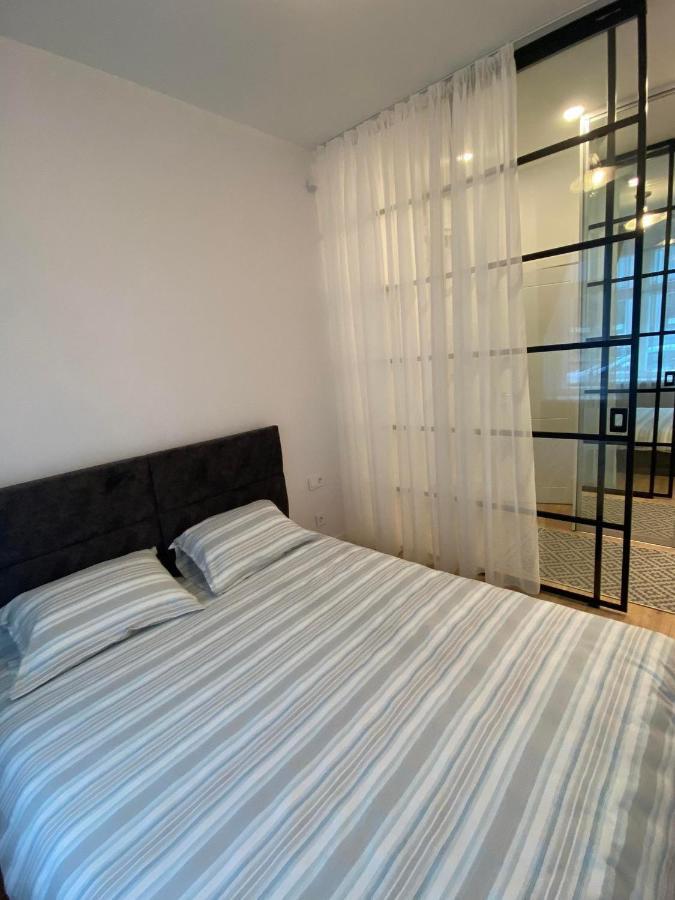Moder Chic Apartment In Center-Prime Rentals Kaunas Exterior photo