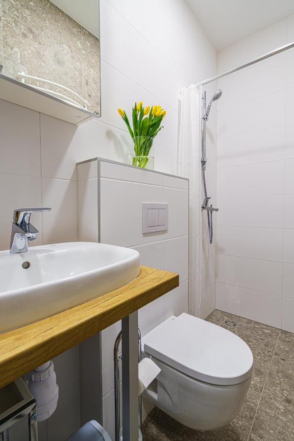 Moder Chic Apartment In Center-Prime Rentals Kaunas Exterior photo